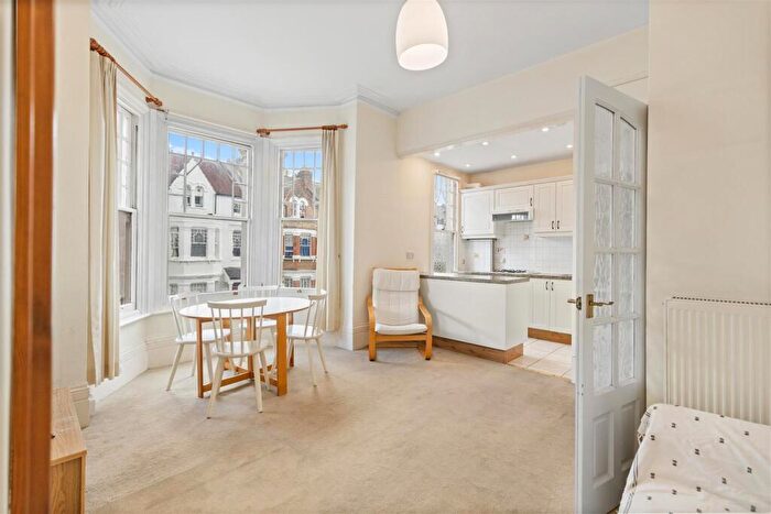 1 Bedroom Flat For Sale In Gondar Gardens, West Hampstead, NW6