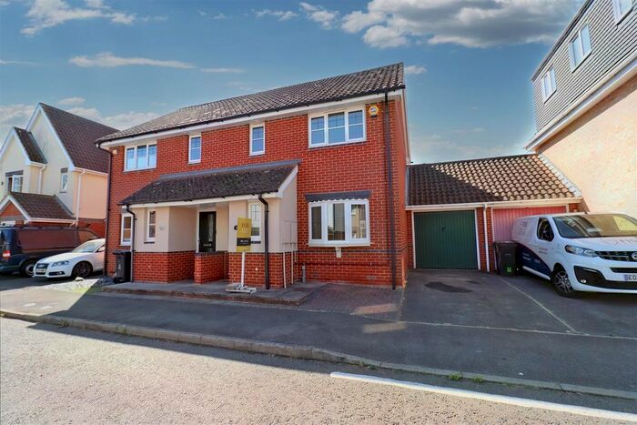 3 Bedroom Semi-Detached House To Rent In Tortoiseshell Way, Braintree, CM7