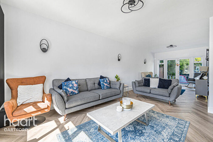 4 Bedroom Semi-Detached House For Sale In Woodside Drive, Dartford, DA2