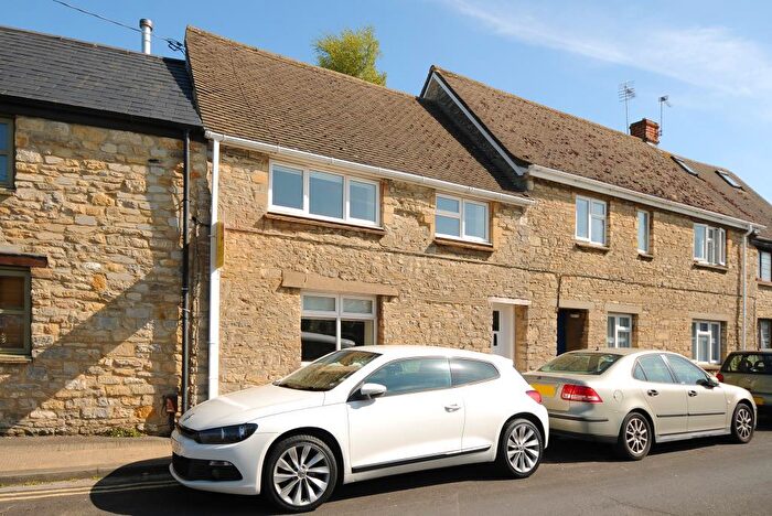 2 Bedroom Cottage To Rent In The Crofts, Witney, OX28