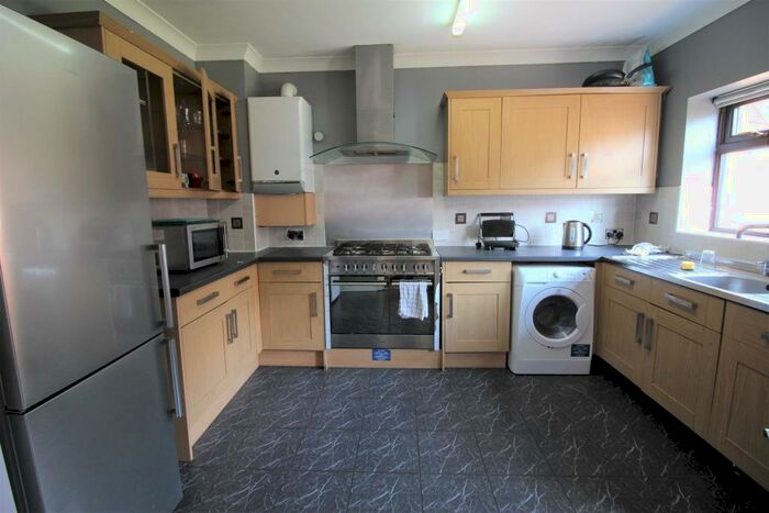 6 Bedroom Semi-Detached House To Rent In **&#pppw Excluding Bills**Harlaxton Drive, Lenton, NG7