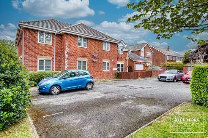 2 Bedroom Flat For Sale In Kinson Road, Bournemouth, BH10