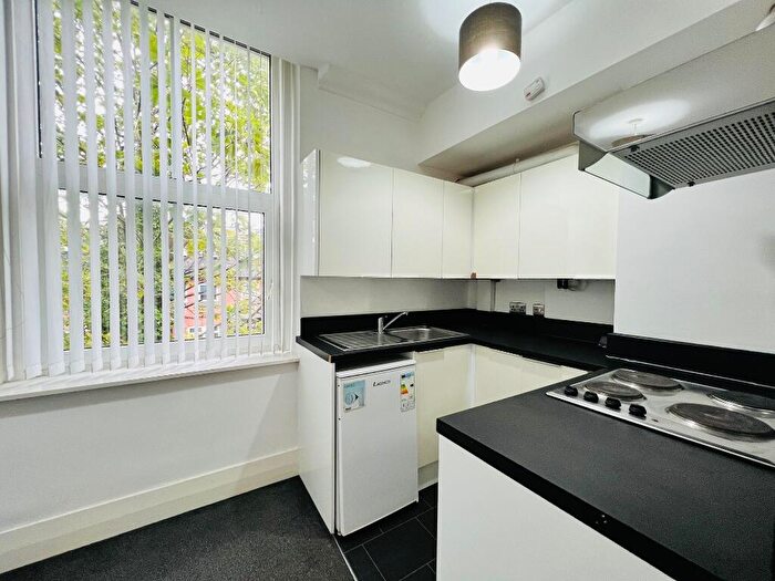 1 Bedroom Flat To Rent In Plymouth Grove, Manchester, M13