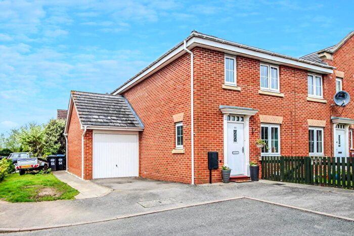 3 Bedroom End Of Terrace House For Sale In Gardeners End, Bilton, Rugby, CV22