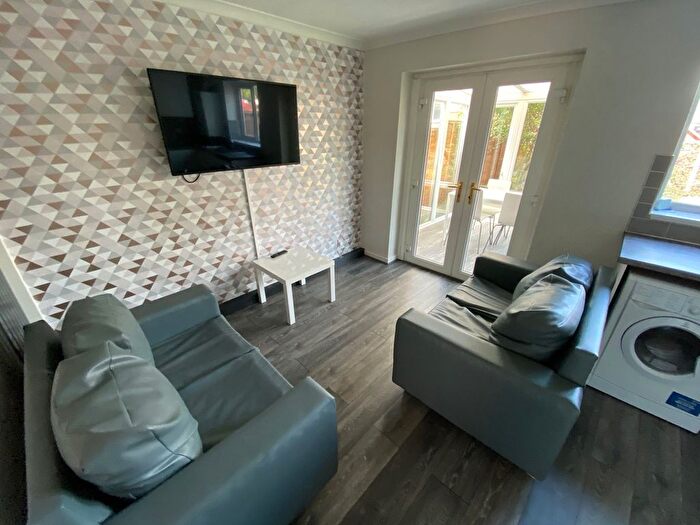 4 Bedroom Semi-Detached House To Rent In Priory Street, Preston, PR2