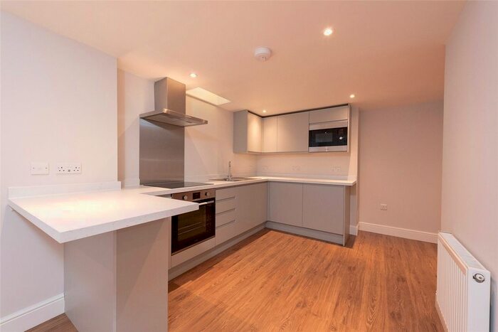 2 Bedroom End Of Terrace House To Rent In Haldon Road, London, SW18
