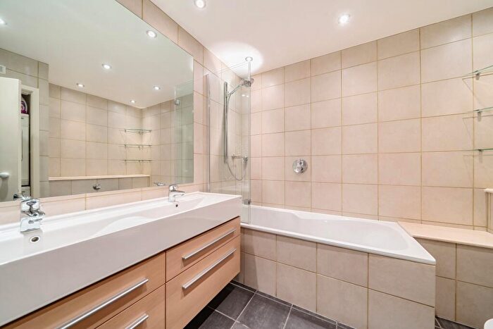 2 Bedroom Apartment To Rent In Westgate Terrace London, SW10