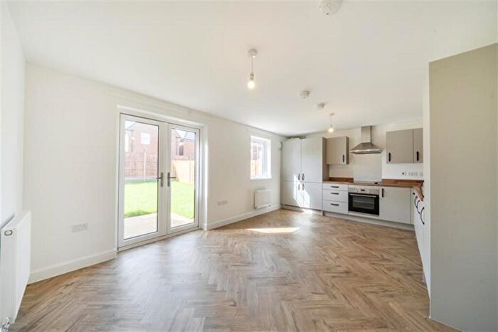 4 Bedroom Detached House To Rent In Bedroom Detached House In Wilstone Street, Aylesbury, HP22