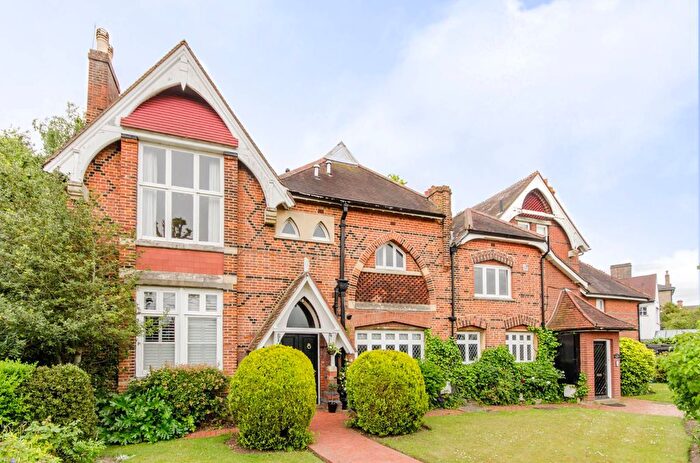 3 Bedroom Flat To Rent In Ridgway, Wimbledon, London, SW19