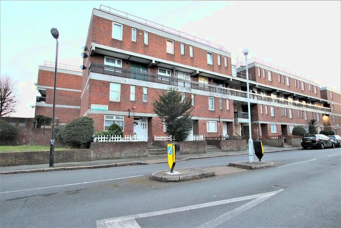 3 Bedroom Maisonette To Rent In Bird In Bush Road, London, SE15