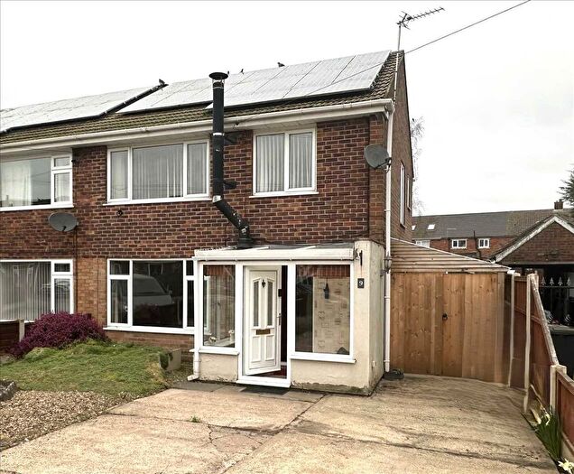 3 Bedroom Semi Detached House For Sale In Knightsbridge Road, Scunthorpe, DN17