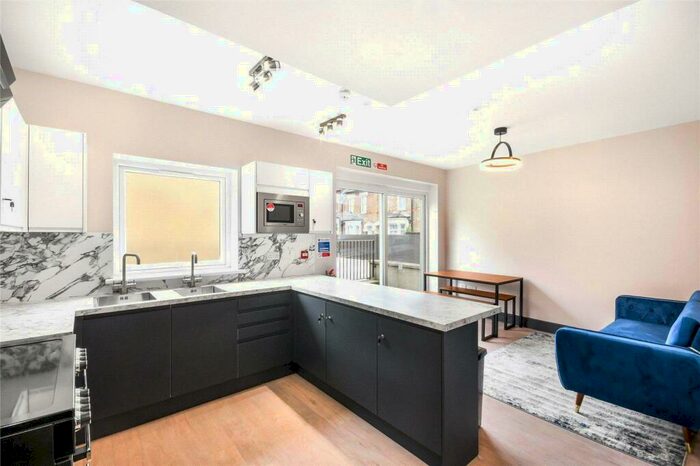 Studio To Rent In Taybridge Road, Battersea, London, SW11