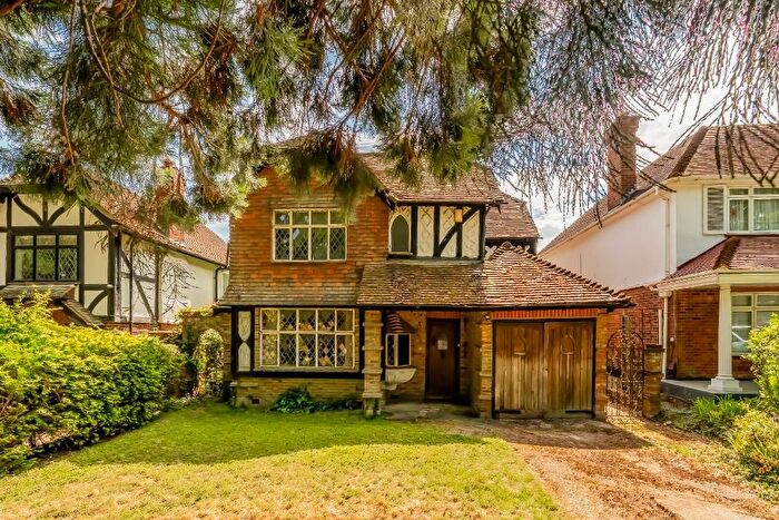 4 Bedroom Detached House For Sale In Canons Drive, Edgware, London, HA8
