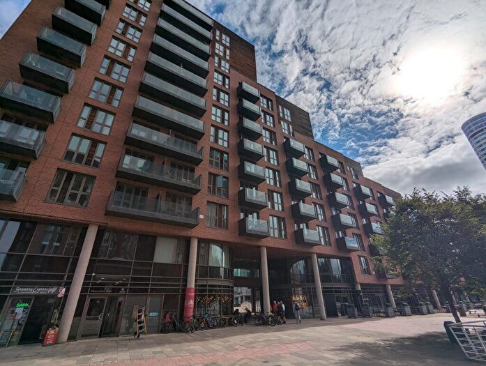 2 Bedroom Apartment To Rent In Watermans Place, Wharf Approach, Holbeck, Leeds, LS1