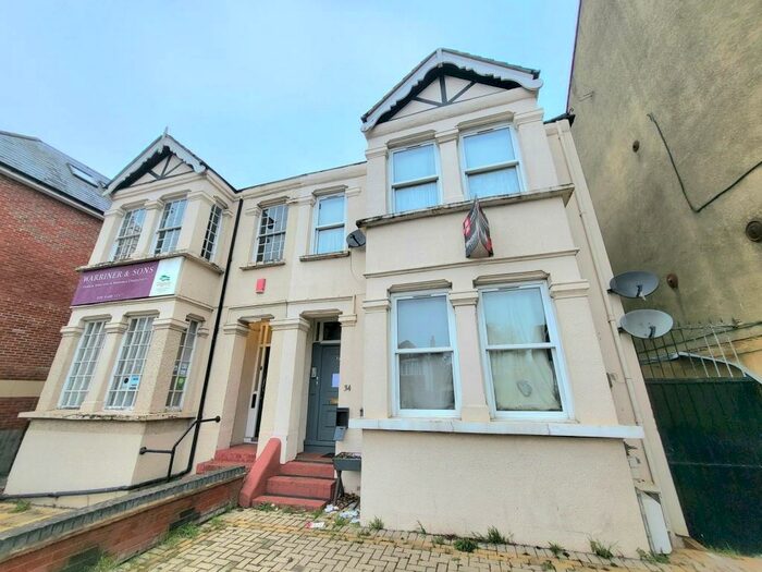 3 Bedroom Flat To Rent In Church Hill, Loughton, IG10