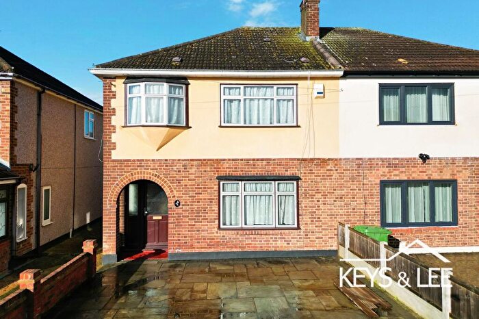 3 Bedroom Semi Detached House For Sale In Esk Way, Romford, RM1