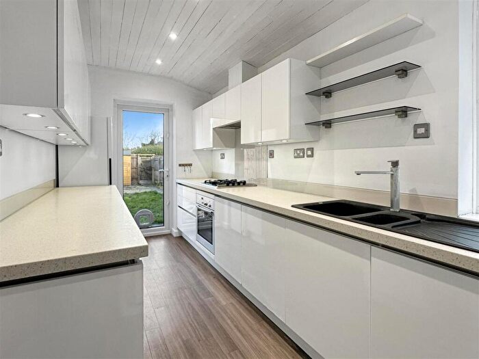 3 Bedroom Terraced House For Sale In Cherry Hinton Road, Cambridge, CB1