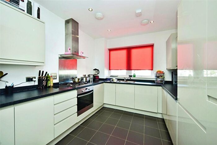 2 Bedroom Flat For Sale In Tovil, Maidstone, Kent, ME15
