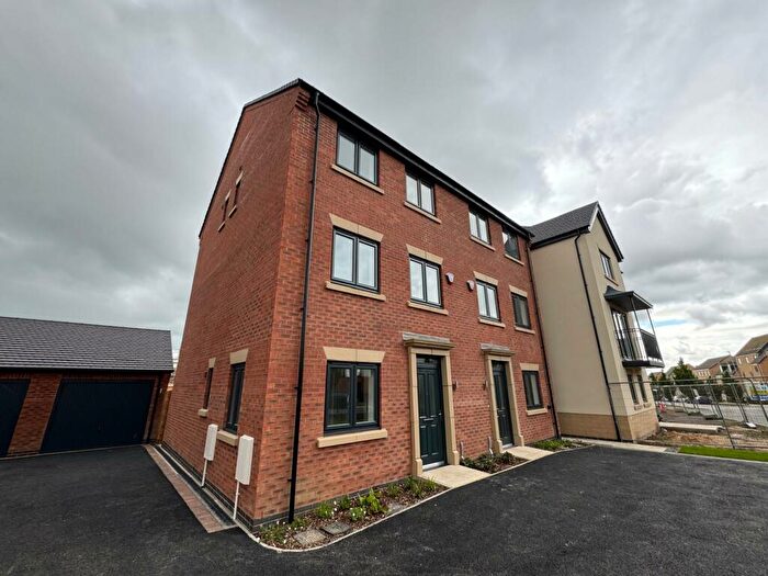 4 Bedroom House To Rent In The Avenue, Corby, NN17