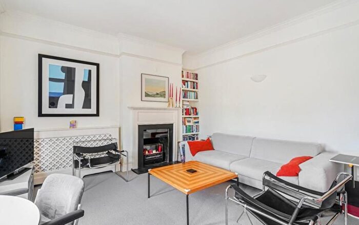 2 Bedroom Flat To Rent In Hallam Street, Fitzrovia, London, W1W