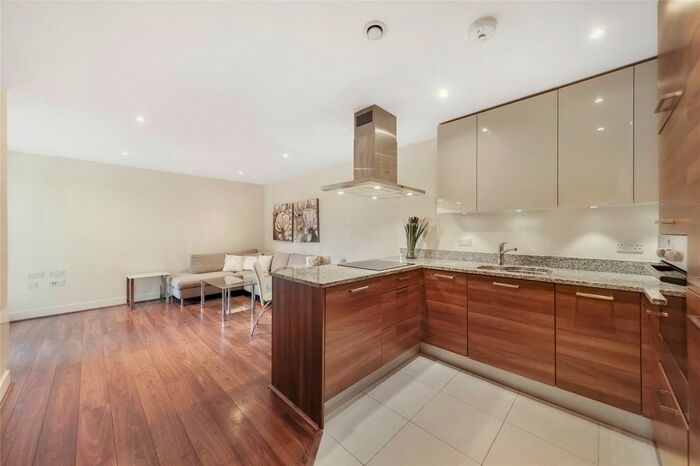 2 Bedroom Flat To Rent In Napier House, Bromyard Avenue, W3