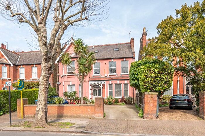 2 Bedroom Flat For Sale In Walm Lane, Mapesbury Estate, London, NW2