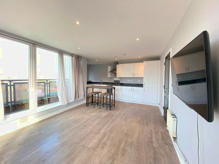 2 Bedroom Flat To Rent In High Street, Rochester, ME1