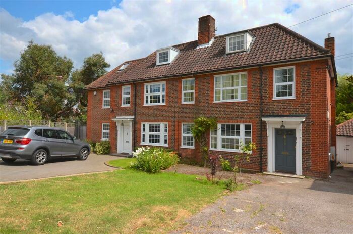 4 Bedroom Semi-Detached House To Rent In Southway, Totteridge, N20