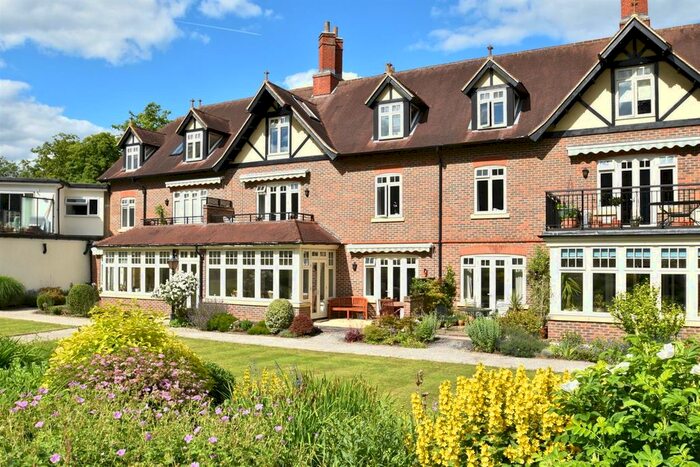 2 Bedroom Flat To Rent In Horsham Road, Bramley, Guildford GU5