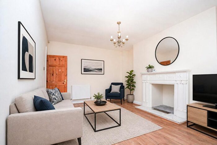 2 Bedroom Apartment To Rent In Lansdown Crescent, Cheltenham, Gloucestershire, GL50