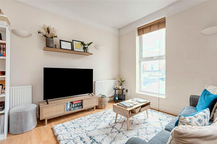 1 Bedroom Flat To Rent In Lavender Hill, Battersea, SW11