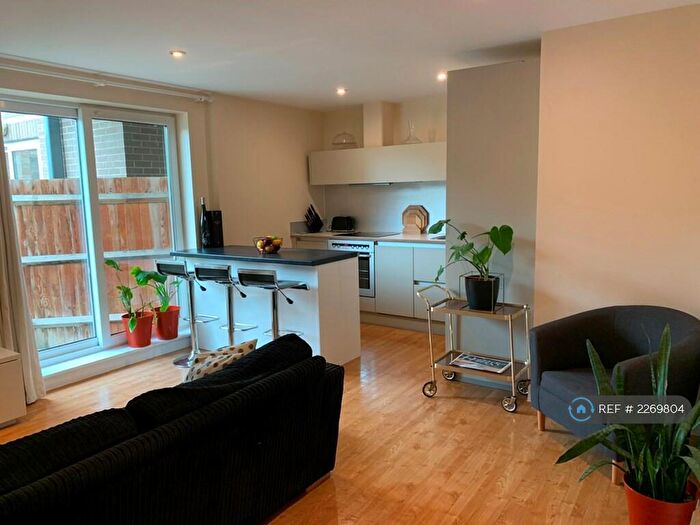 2 Bedroom Flat To Rent In Queensgate House, London, E3