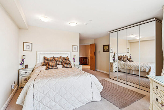 2 Bedroom Apartment To Rent In Prices Court, Battersea, SW11