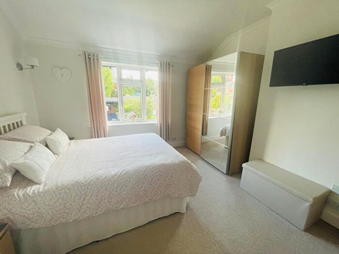 3 Bedroom Semi-Detached House For Sale In Graham Road, West Bromwich, B71