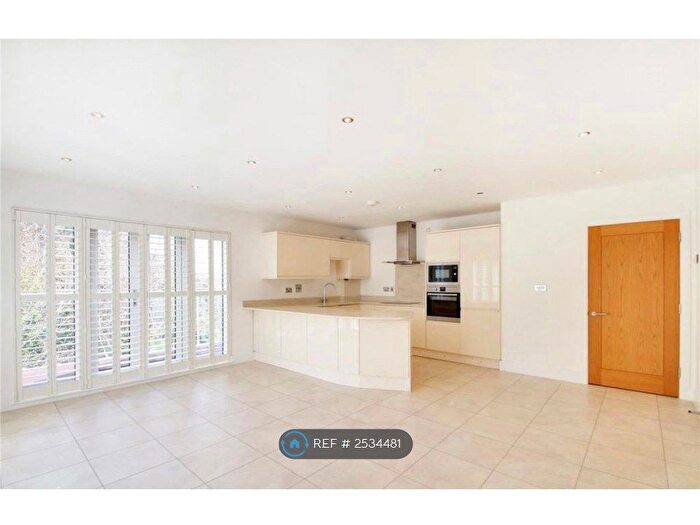 2 Bedroom Flat To Rent In Mount Harry Road, Sevenoaks, TN13