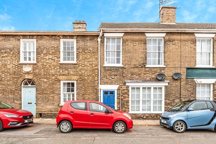 1 Bedroom Flat For Sale In Long Brackland, Bury St. Edmunds, Suffolk, IP33