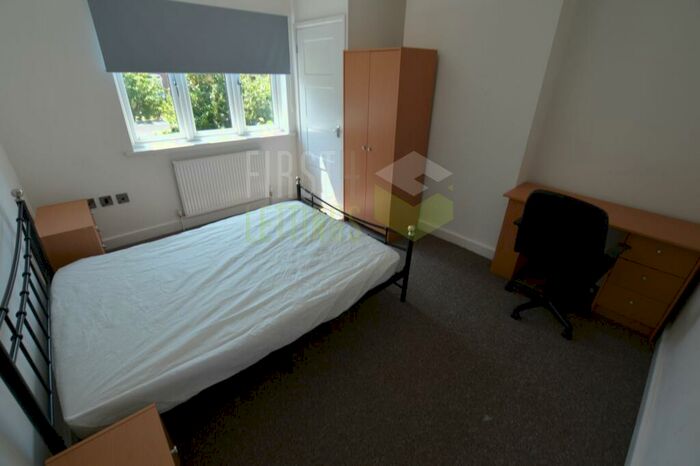 6 Bedroom Semi-Detached House To Rent In Gainsborough Road, Clarendon Park, LE2