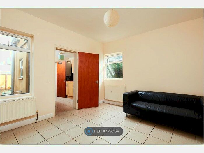 Studio To Rent In Higham Hill Road, London, E17