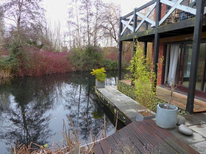 2 Bedroom Flat To Rent In Carolus Creek, Milton Keynes, MK15