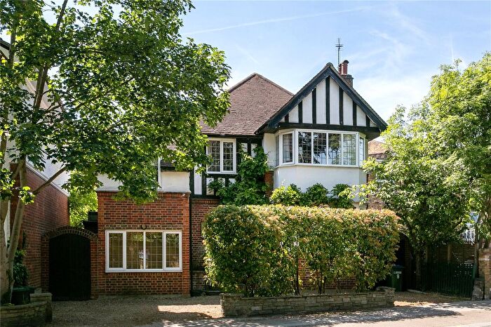4 Bedroom Detached House For Sale In Manor Road, Teddington, TW11