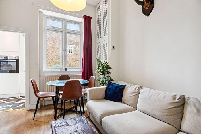 2 Bedroom Flat To Rent In Oxford Gardens, London, W10
