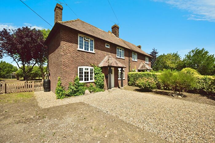 3 Bedroom Semi-Detached House For Sale In Main Road, Cooling, Rochester, ME3