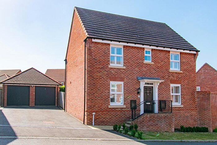 3 Bedroom Detached House For Sale In Great Crescent, Newbury, West Berkshire, RG14