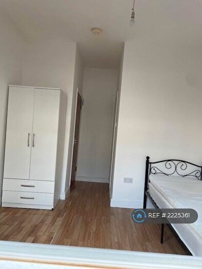 Studio To Rent In Chapter Road, London, NW2