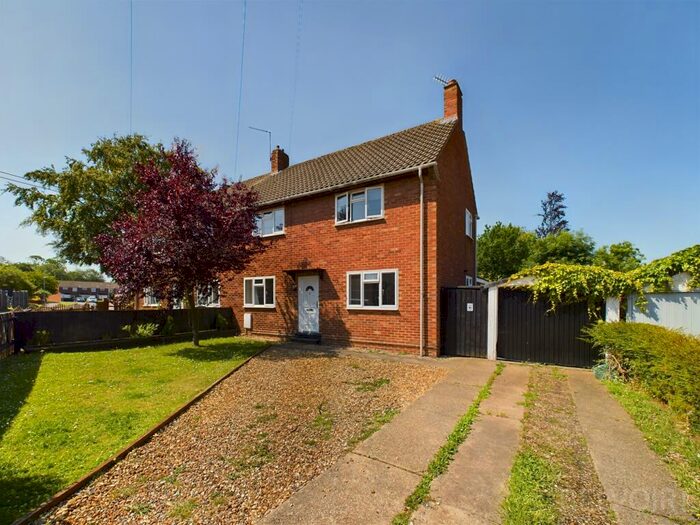 4 Bedroom Semi-Detached House To Rent In Stokes Avenue, Watton, IP25