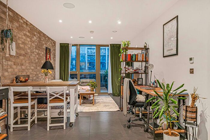 2 Bedroom Flat For Sale In Meldola Yard, Hackney Wick, London, E9