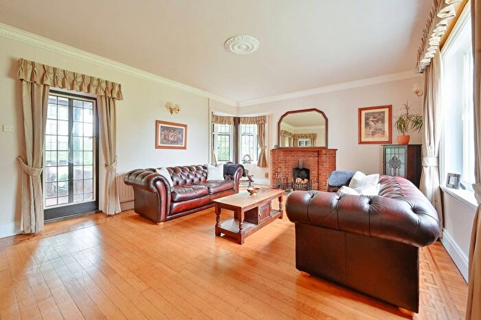 5 Bedroom Detached House For Sale In Abbots Road, Watford, Abbots Langley, WD5