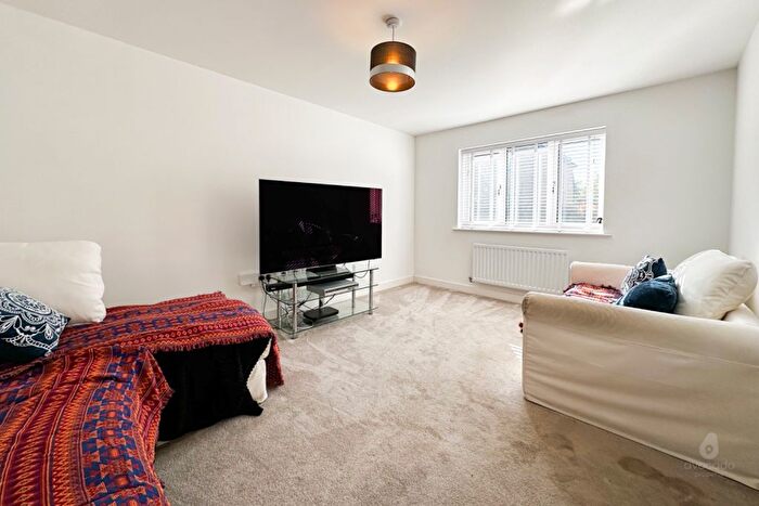 4 Bedroom Detached House For Sale In Trussell Road, Warfield, Berkshire, RG42