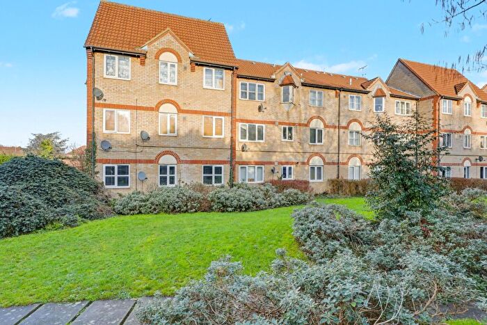 1 Bedroom Flat For Sale In Parkside, Waltham Cross, EN8