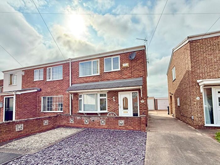 3 Bedroom Semi-Detached House To Rent In Truro Close, Sutton, HU7